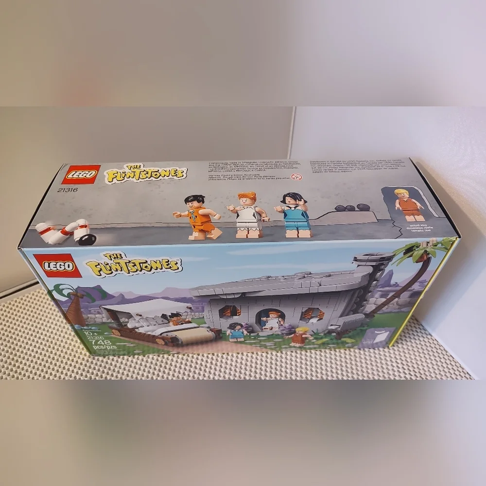 Lego Ideas 21316 The Flintstones Building Set Toy NWT Building Toy Set